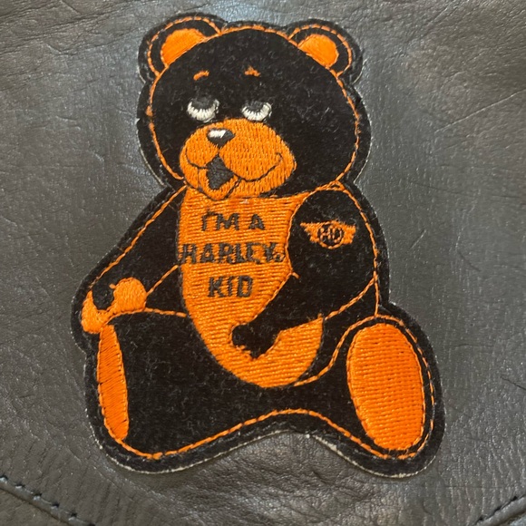 Kids vintage Leather Biker vest with (rare) Harley Davison bear on back patch - Picture 2 of 16
